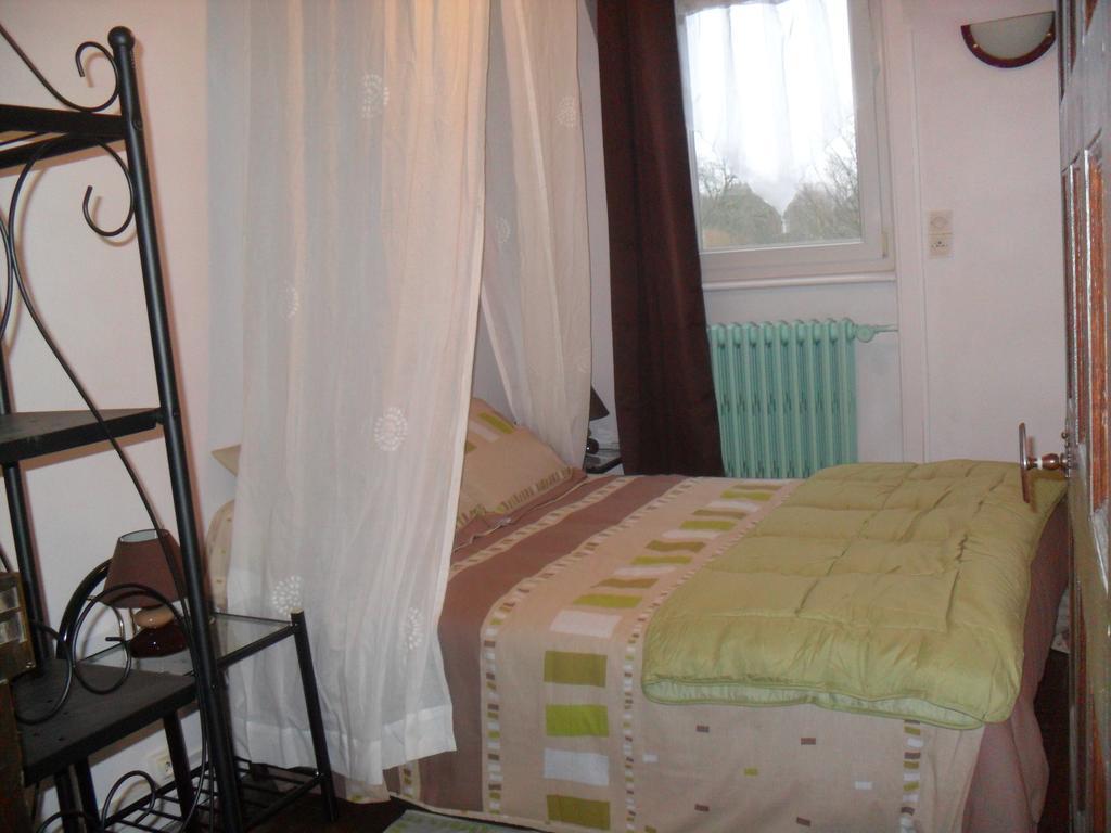 Gite de Peche Saint-Ellier-du-Maine Chambre photo